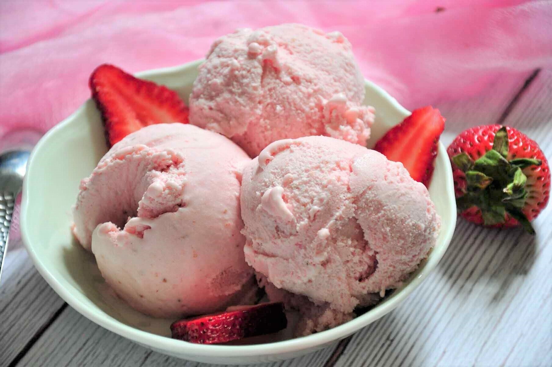 eggless-strawberry-ice-cream-recipe