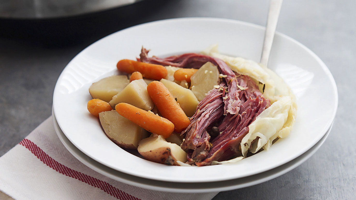 slow-cooker-corned-beef-and-cabbage-recipe